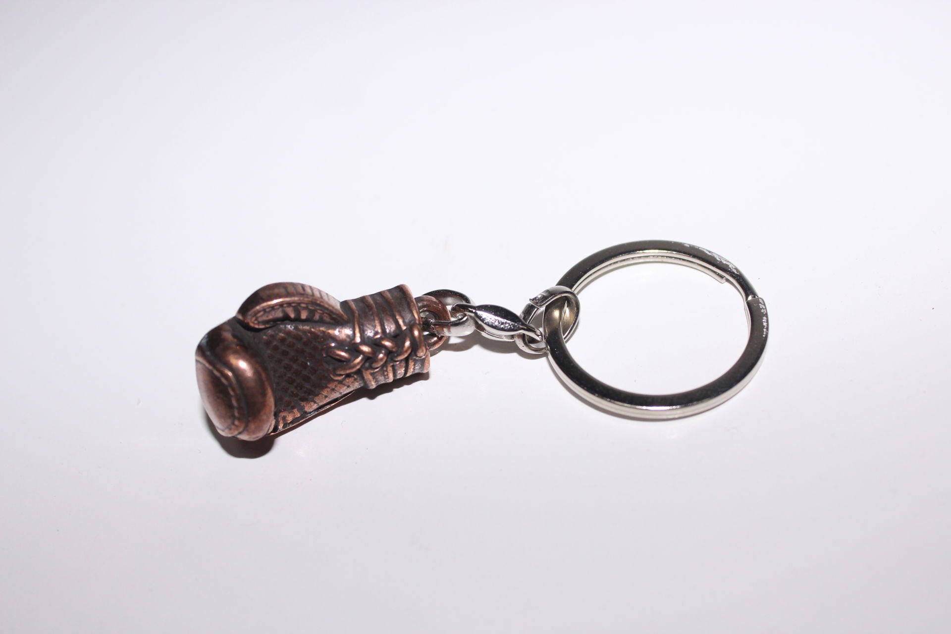 Bronz Box Eldiveni Metal Anahtarlık