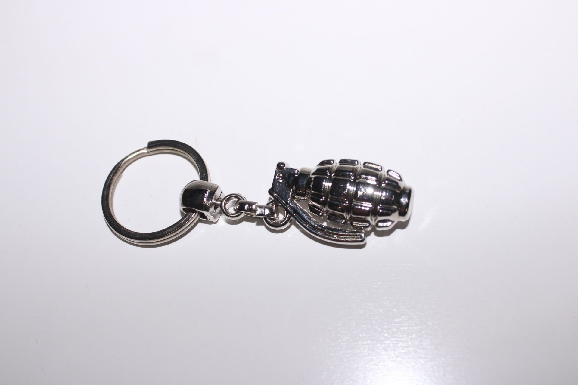 Gümüş El Bombası Metal Anahtarlık