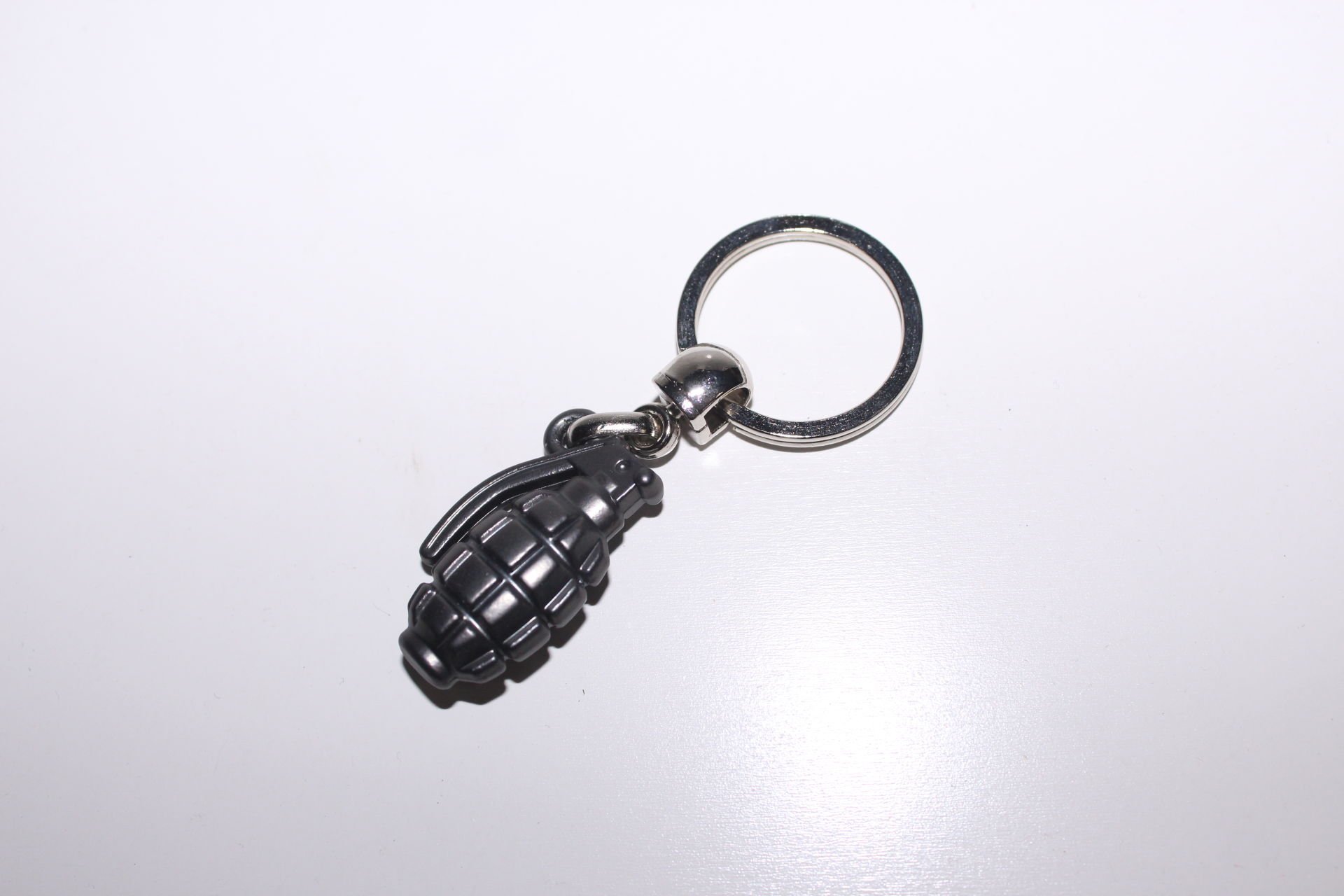 Siyah El Bombası Metal Anahtarlık